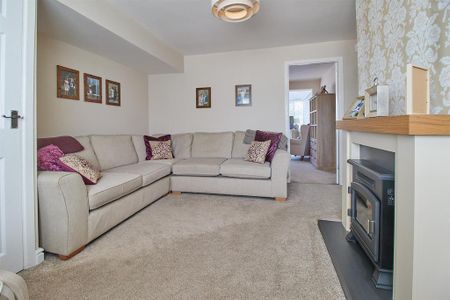 3 bedroom semi-detached house to rent - Photo 3