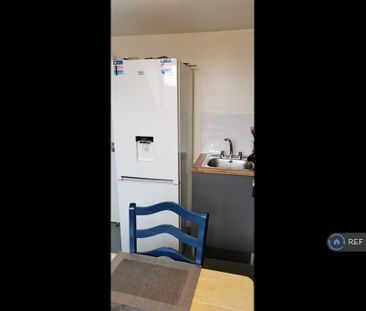 1 bedroom in a flat share to rent - Photo 6