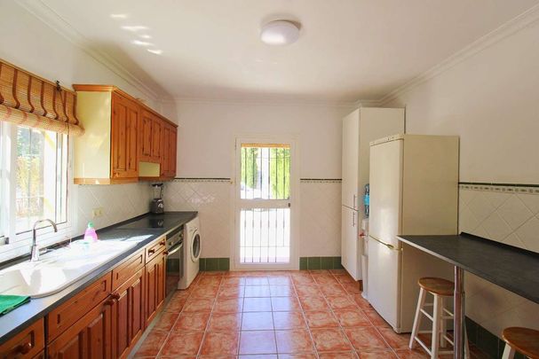 3 bedroom luxury Villa for rent in Alhaurín de la Torre, Spain - Photo 1