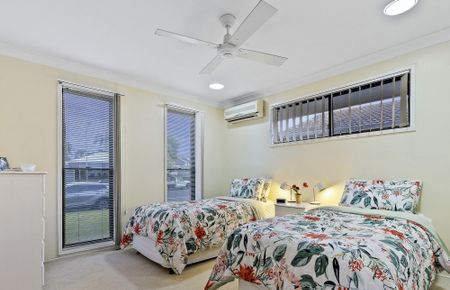 BURLEIGH WATERS FAMILY HOME - Photo 4