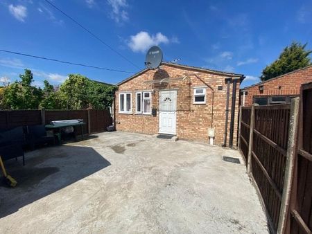 Hazelwood Road, Bedford, MK42 - Photo 5