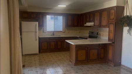 For Lease - 639 Royal York Road, Toronto, Ontario - Photo 2