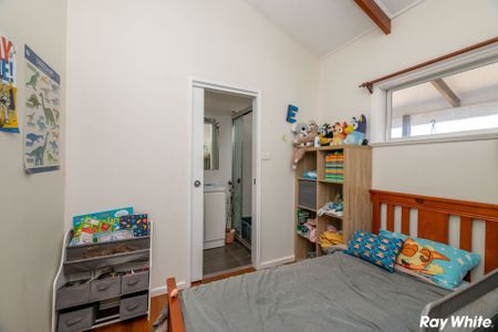 3 BEDROOM HOME WITH BEAUFITUL VIEWS!! - Photo 2