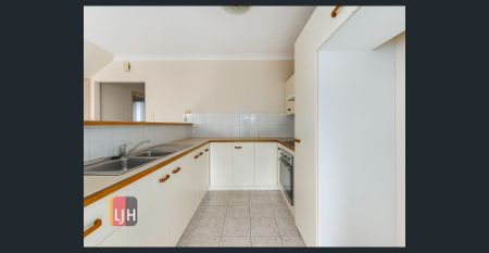 2 BEDROOM TOWNHOUSE WITH COURTYARD MAINTENANCE INCLUDED! - Photo 5