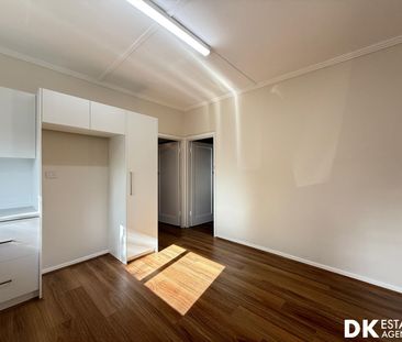 Freshly Renovated 3 Bedroom House - Photo 2