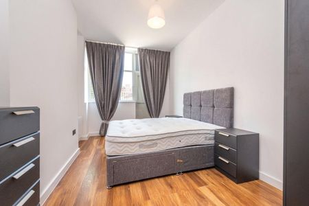 1 bedroom flat in London - Photo 4