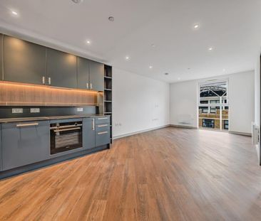 Eden Grove, Staines, Surrey, TW18 - Photo 1
