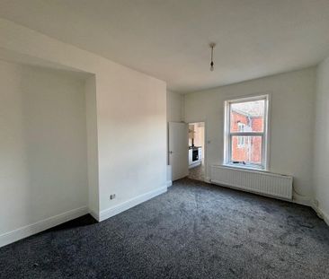 3 bedroom flat to rent - Photo 1
