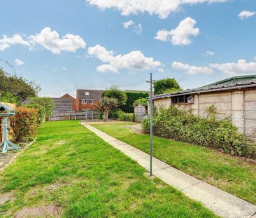 3 bedroom semi-detached bungalow to rent - Photo 2