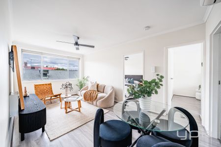 Stylish Comfort in the Heart of Williamstown! - Photo 3