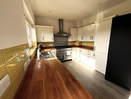 3 bedroom detached bungalow to rent - Photo 4