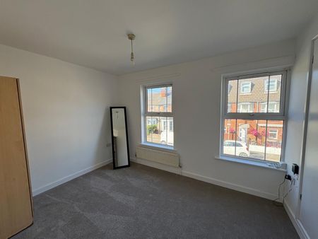 2 Bed Flat, Lynmouth Road, RG1 - Photo 3