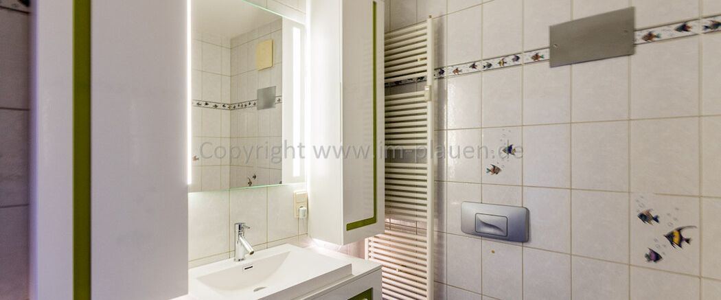 moderne Einbauküche, Dachgeschoss, Balkon - 3 Raumwohnung in Haselbrunn von Plauen zur Miete - Foto 1