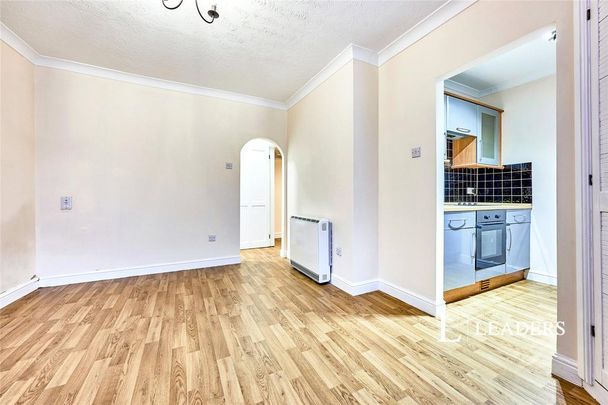 1 bedroom flat to rent - Photo 1