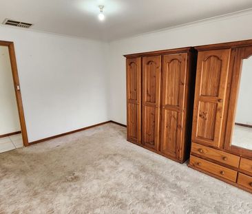 Specious 4-Bedroom 1-Bathroom Family Home for Rent in Salisbury East! - Photo 4