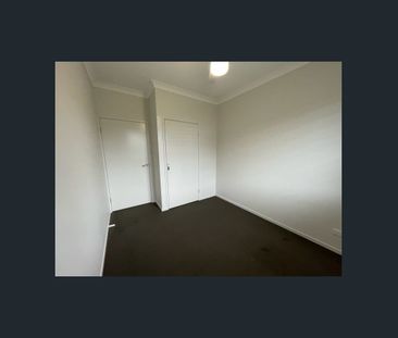 3 bedroom home offers great value for new tenants, with its large f... - Photo 1