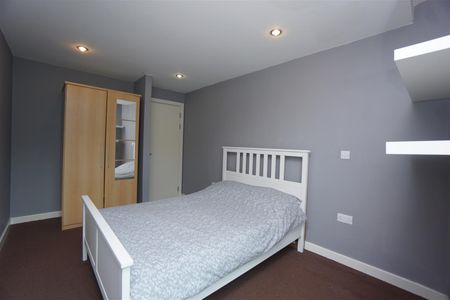1 bedroom Flat To Let - Photo 3