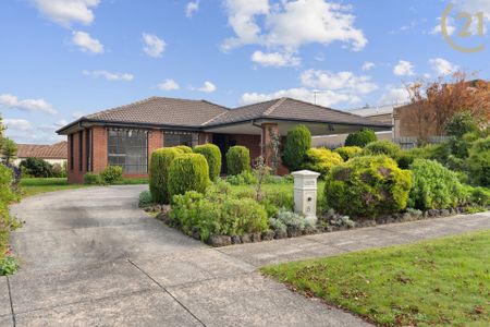 Comfy Family Home in Highly Sought after Location&excl; - Photo 3