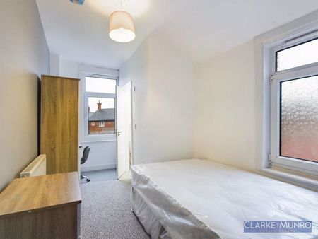 Borough Road Room 1, Middlesbrough - Photo 4