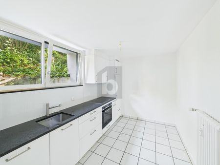 HELL MIT NEUER KÜCHE UND EIGENEM GARTENSITZPLATZ - Foto 3