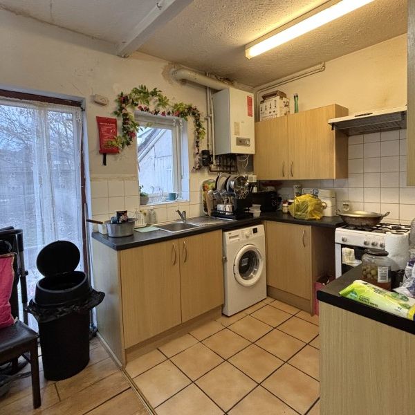 Walton Road, Woking, Surrey, GU21 - Photo 1