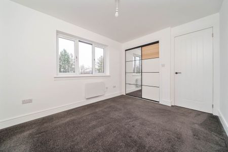 Price £950 pcm - Available Now - Unfurnished - Photo 3