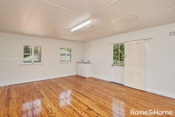CHARMING FAMILY HOME IN A PRIME LOCATION - Photo 1