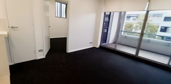 2 bed 2 bath - Photo 2