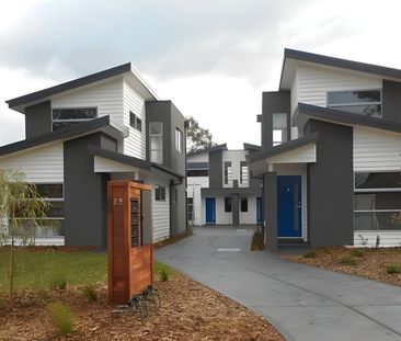 MODERN STYLISH 2 BEDROOM TOWNHOUSE - Photo 4