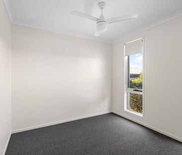 Modern Family Home, Freshly Painted & New Carpet - Photo 4