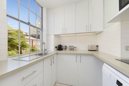 Spacious & Light-Filled 1-Bedroom Apartment - Offered Furnished - Photo 4