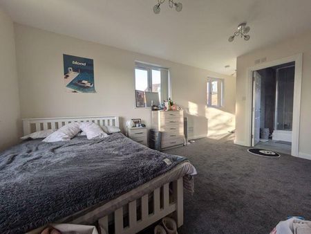 5 bedroom flat to rent - Photo 4