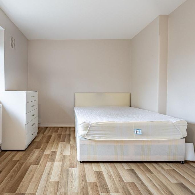 3 bedroom flat to rent - Photo 1