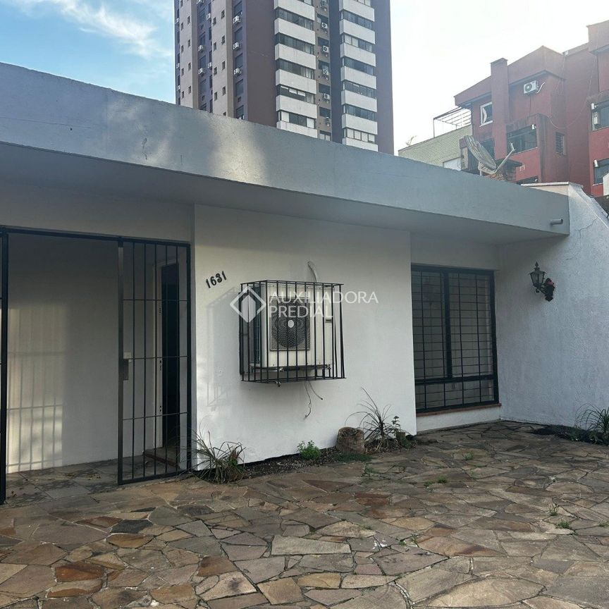 Casa com 3 quartos e 170m² para alugar em Chácara das Pedras, Porto Alegre. - Photo 1