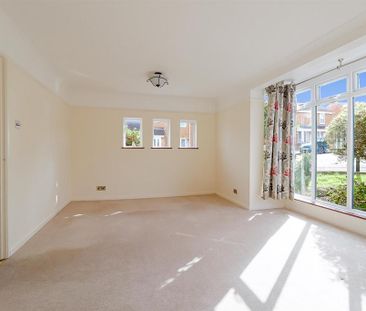 4 bedroom detached house to rent - Photo 2