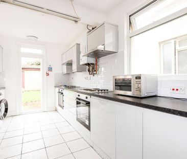 1 bedroom in a house share to rent - Photo 4