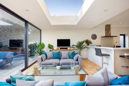 5 bedroom semi-detached house to rent - Photo 2