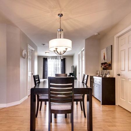 Grand condo 4 1/2 - Libre - Internet - Climatisation - Photo 3