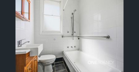 CHARMING HOME IN BERKELEY - PERFECT FOR MODERN LIVING - Photo 2