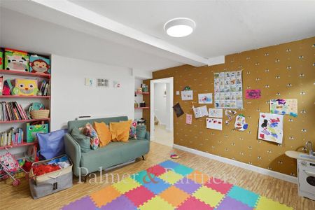 4 bedroom end of terrace house to rent - Photo 5
