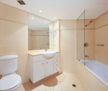 Modern Apartment with District Views &ast;&ast; Available 04&sol;11... - Photo 5