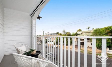 Designer excellence, Perfect Location - Photo 2