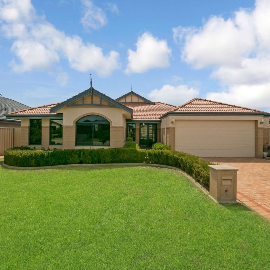 Look No Further&comma; the Perfect Family Home&excl;&excl; - Photo 1