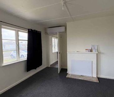 Three Bedrooms on Clyde - Photo 4