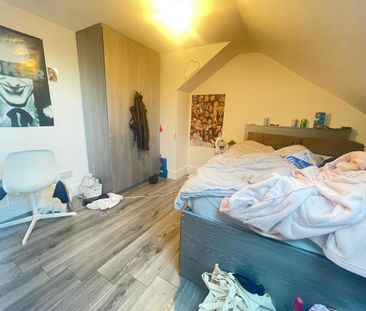 8 bedroom semi-detached house to rent - Photo 2