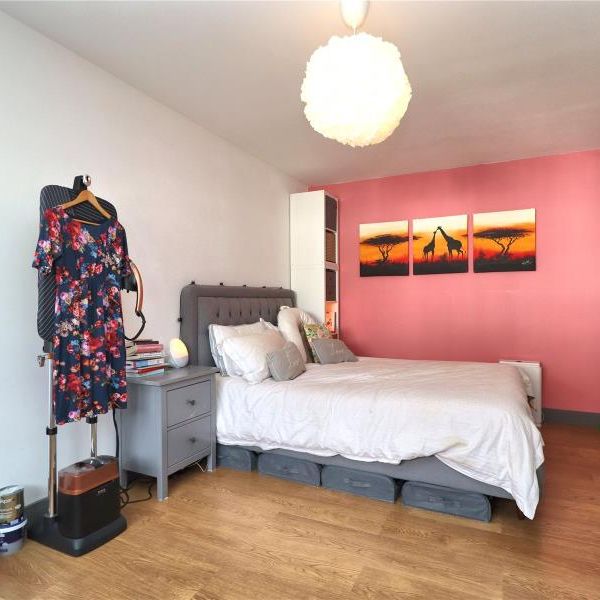 Eve Road, Woking, Surrey, GU21 - Photo 1