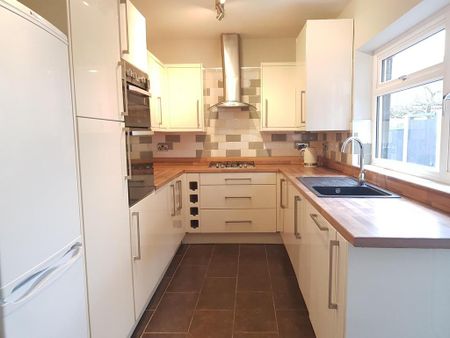 3 bedroom terraced house to rent - Photo 4