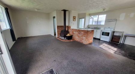 2 Bedrooms on Gonville Ave - Photo 3