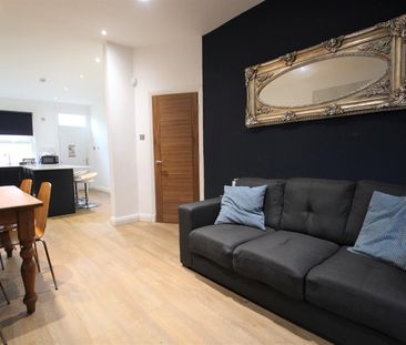 6 bedroom terraced house to rent - Photo 1