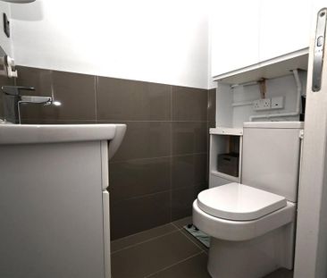 3 bedroom end of terrace house to rent - Photo 6